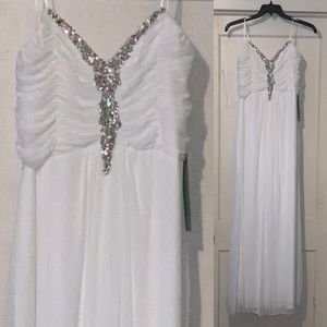 Beautiful strapless wedding dress